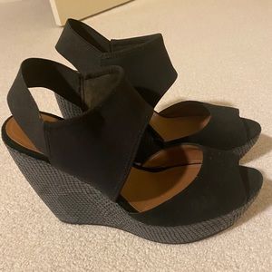 Donald Pliner black wedges